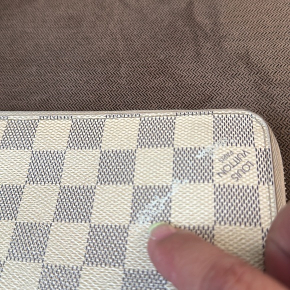 Louis Vuitton Damier Azur Wallet in Cream and Gray - Picture 14 of 14